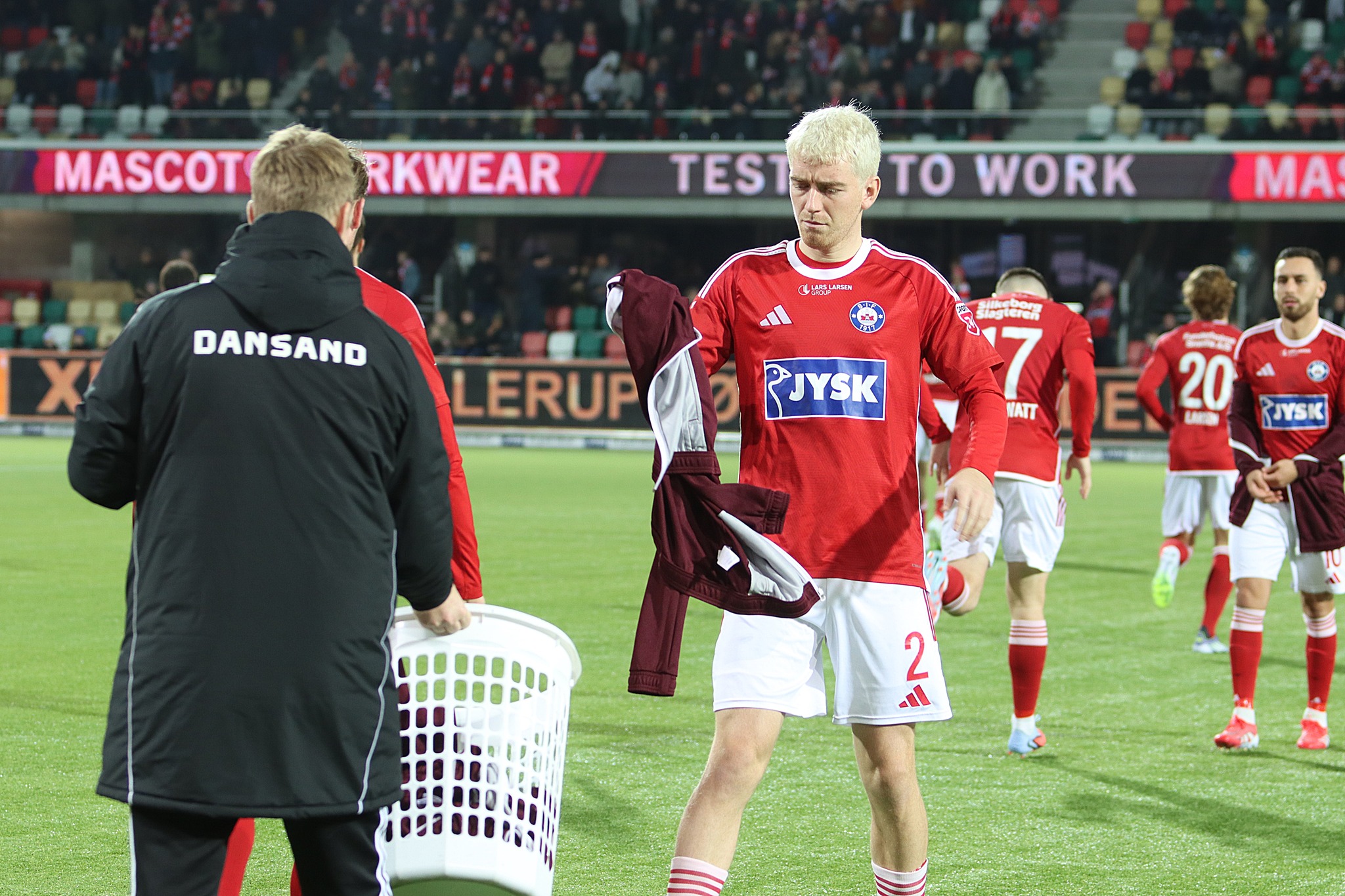 Truppen klar til at tæve gymnasterne